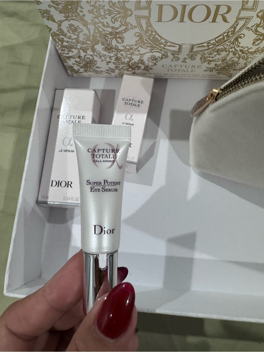 Dior white velvet cosmetic pouch and serum samplers - Picture 5 of 9